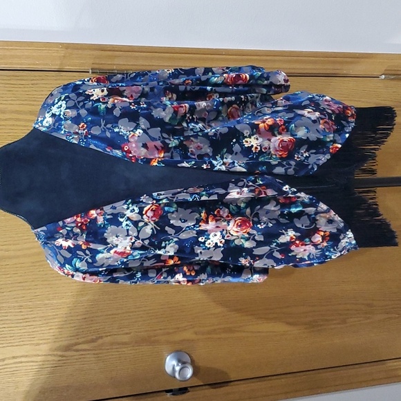 Maeve navy rose floral pattern velvet and sheer fringed kimono wrap open front - Picture 1 of 7